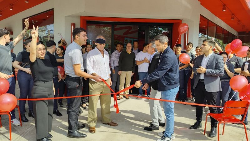 Zárate: Mostaza inauguró su local en la esquina de Félix Pagola y Rivadavia